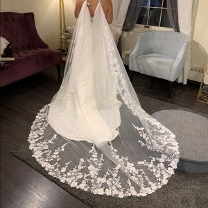 Cathedral wedding veil - brand new in bag!